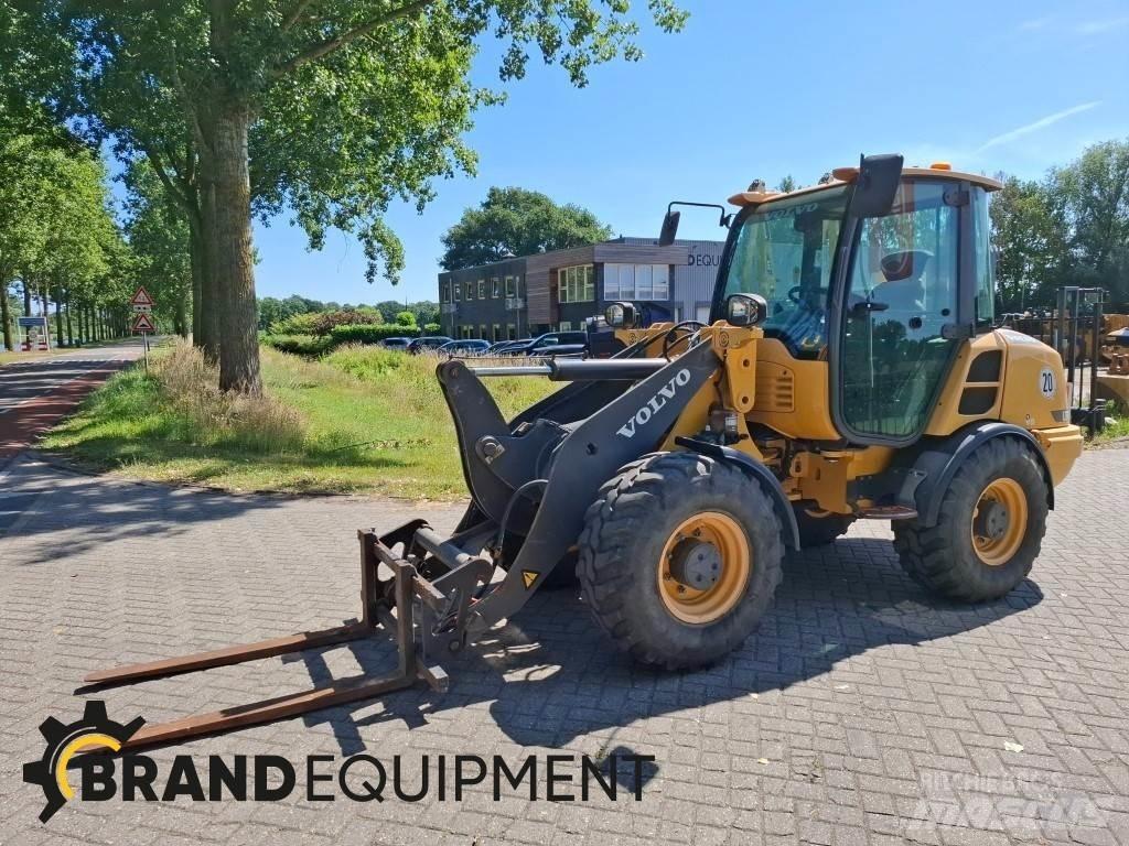 Volvo L28F Chargeuse sur pneus