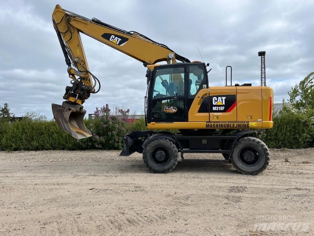 CAT M 318 F Pelle sur pneus