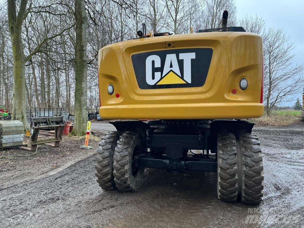 CAT M 318 F Pelle sur pneus