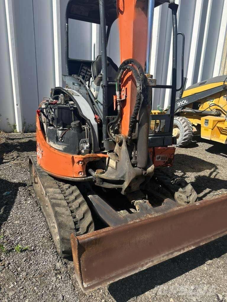 Hitachi ZX 27 U Mini pelle < 7t