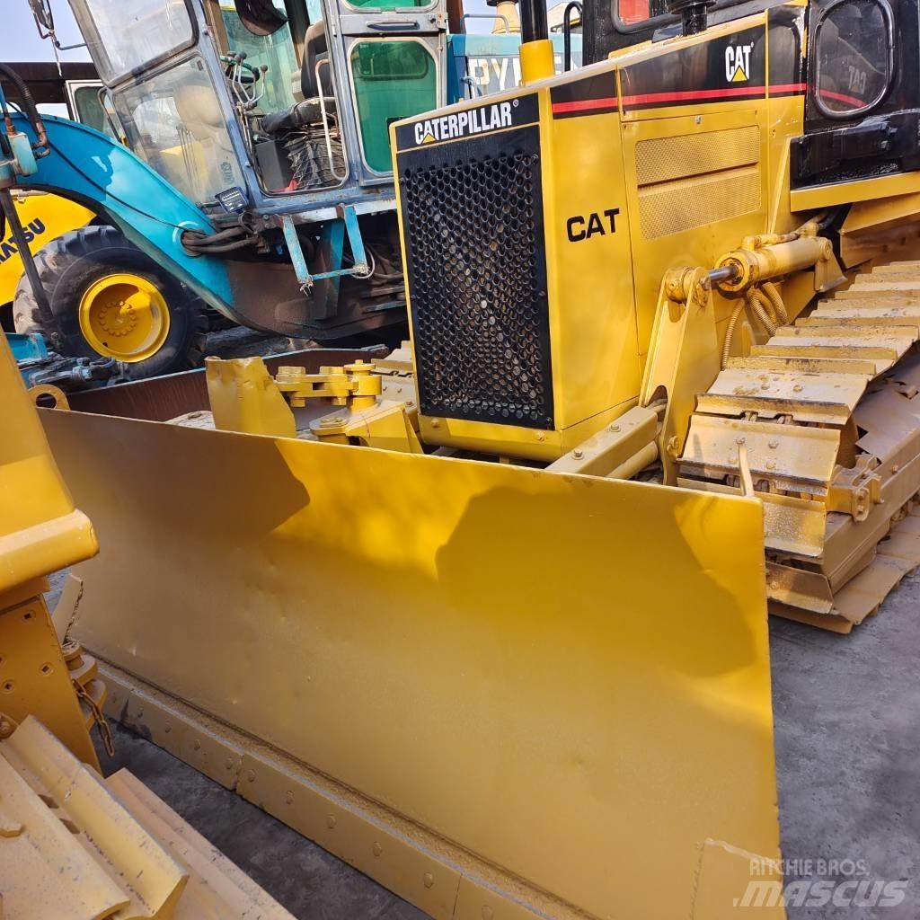 CAT D 4 C Bouteurs sur chenilles