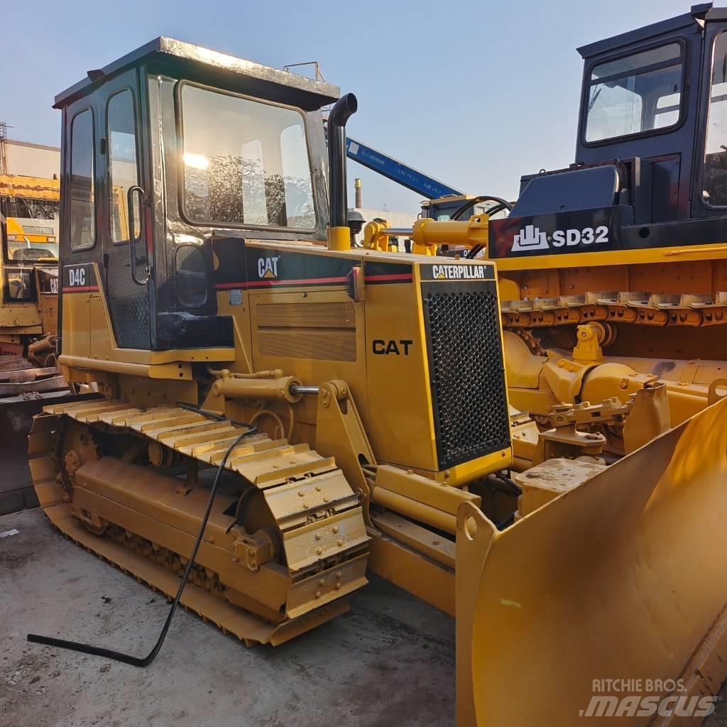 CAT D 4 C Bouteurs sur chenilles