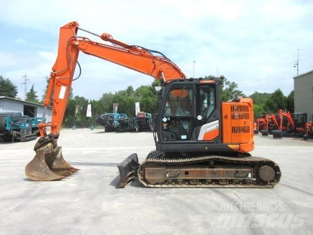 Hitachi ZX 135 US-7 Pelle sur chenilles