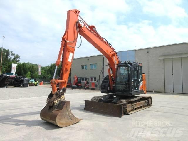 Hitachi ZX 135 US-7 Pelle sur chenilles