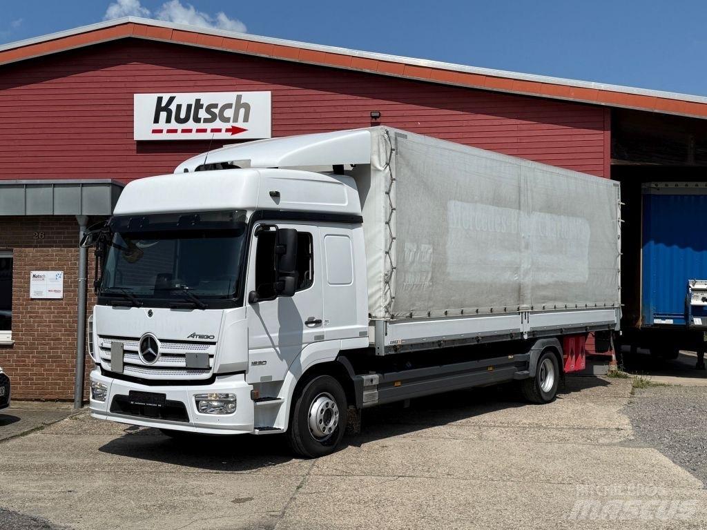 Mercedes-Benz 1530L Camion à rideaux coulissants (PLSC)