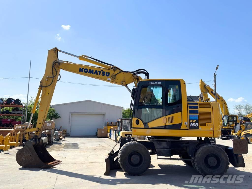 Komatsu PW 158-11 Pelle sur pneus