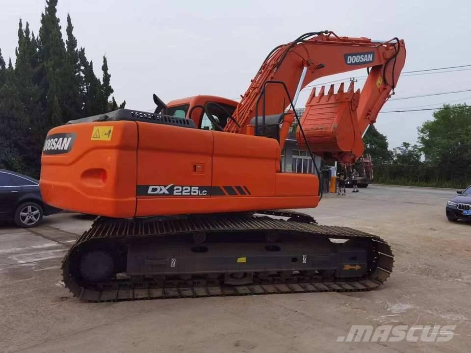 Doosan DX 225 Pelle sur chenilles