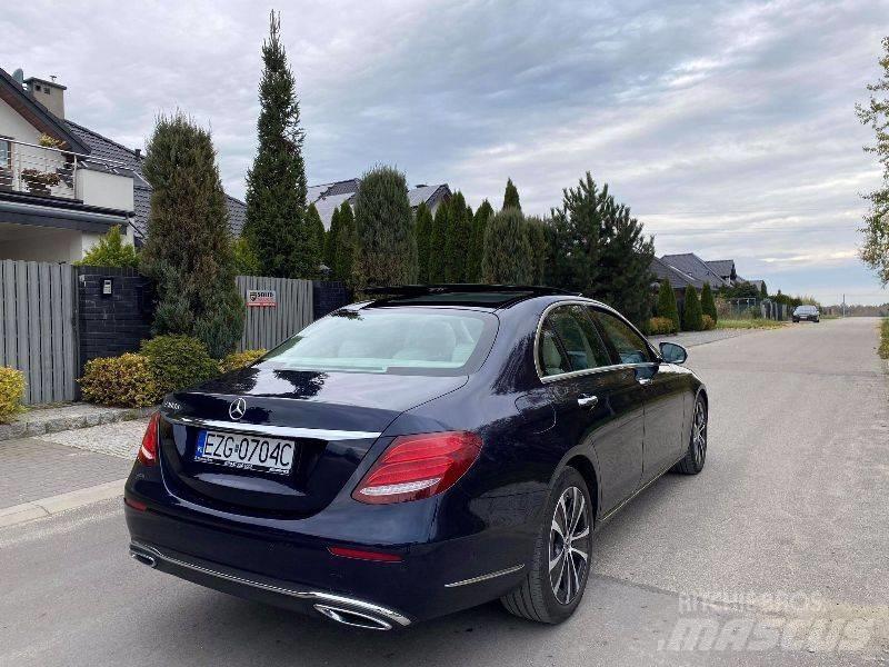 Mercedes-Benz E 300D Voiture