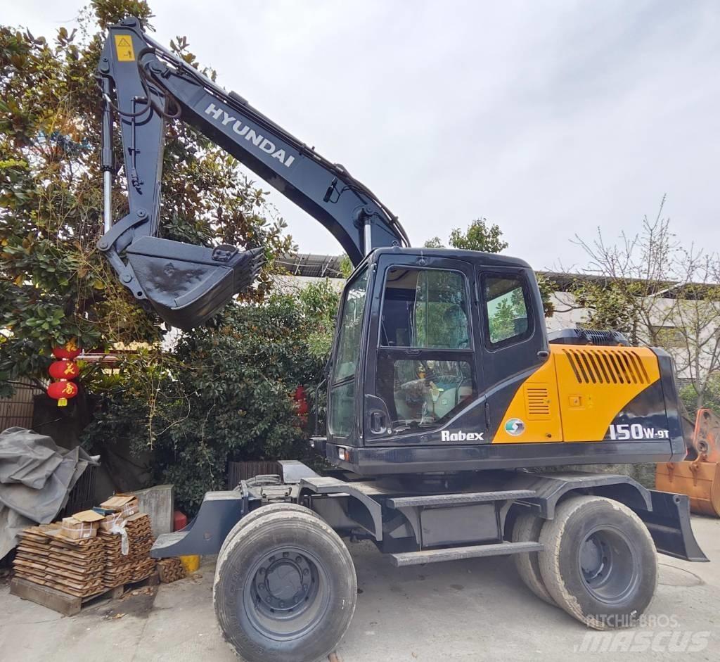 Hyundai 150w Pelle sur pneus