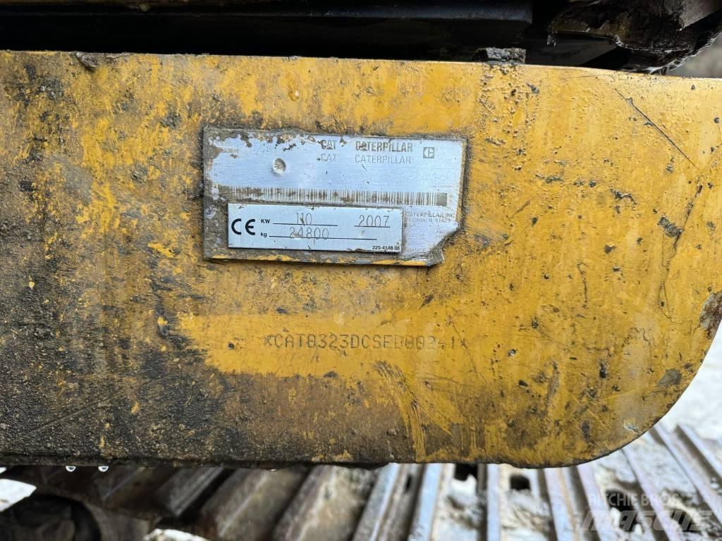 CAT 323 D Pelle sur chenilles