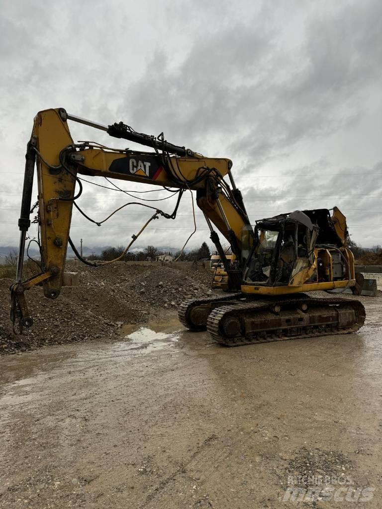 CAT 323 D Pelle sur chenilles