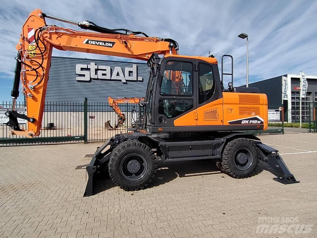 Develon DX140W-7 Pelle sur pneus