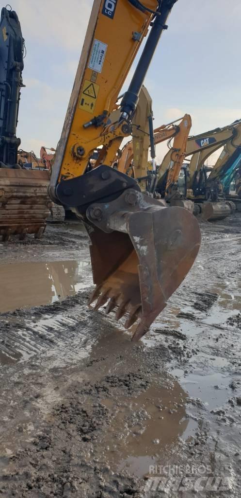 JCB JS 220 LC Pelle sur chenilles