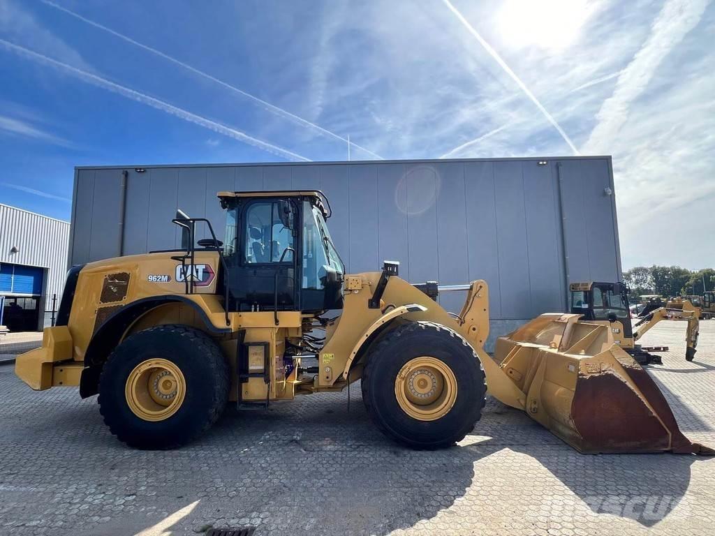 CAT 962M Chargeuse sur pneus