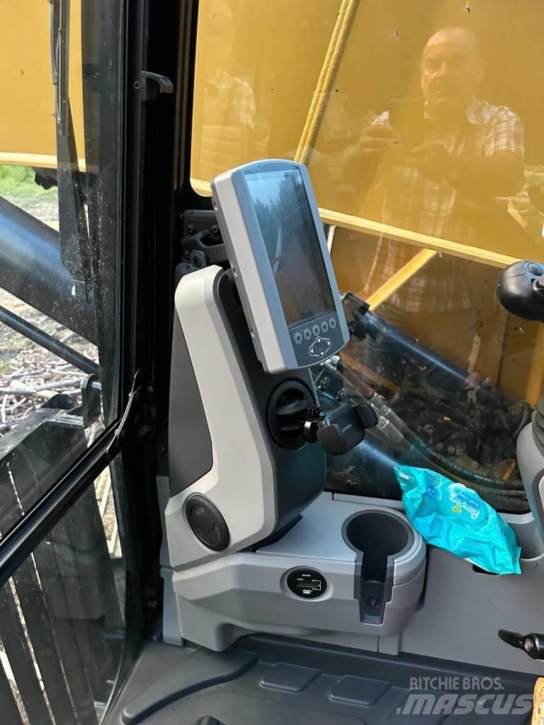 CAT 325 F LCR Pelle sur chenilles