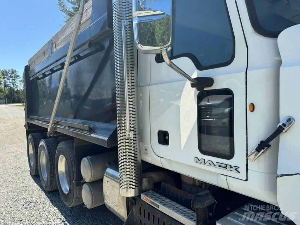 Mack GU713 Camion benne