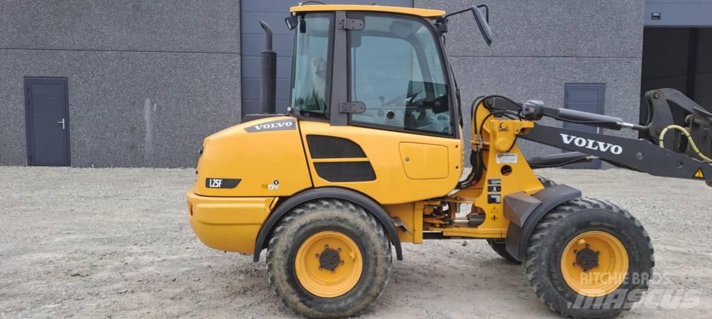 Volvo L 25 F Chargeuse sur pneus