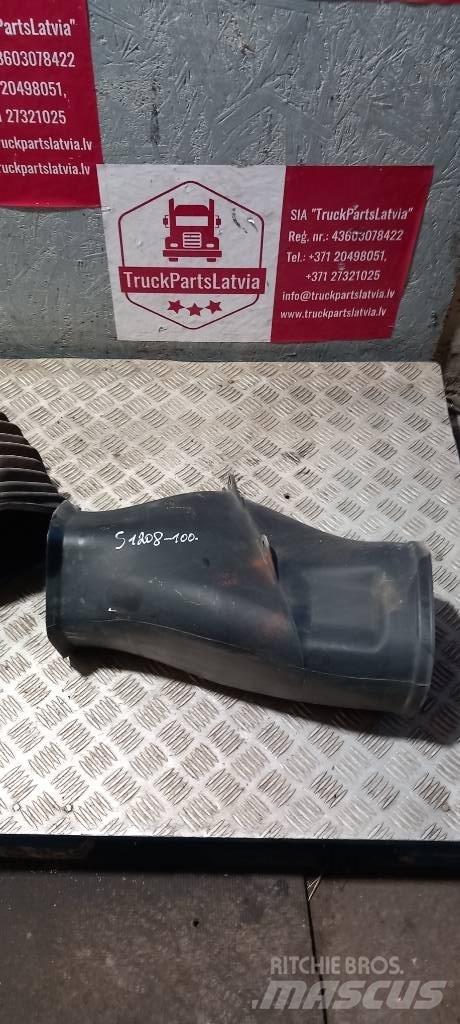 Scania 94 D.    1365488 Cabines
