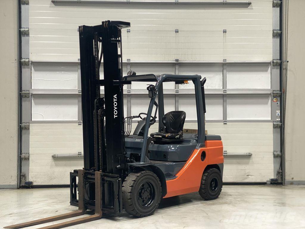 Toyota 52-8FDF30 Chariots diesel