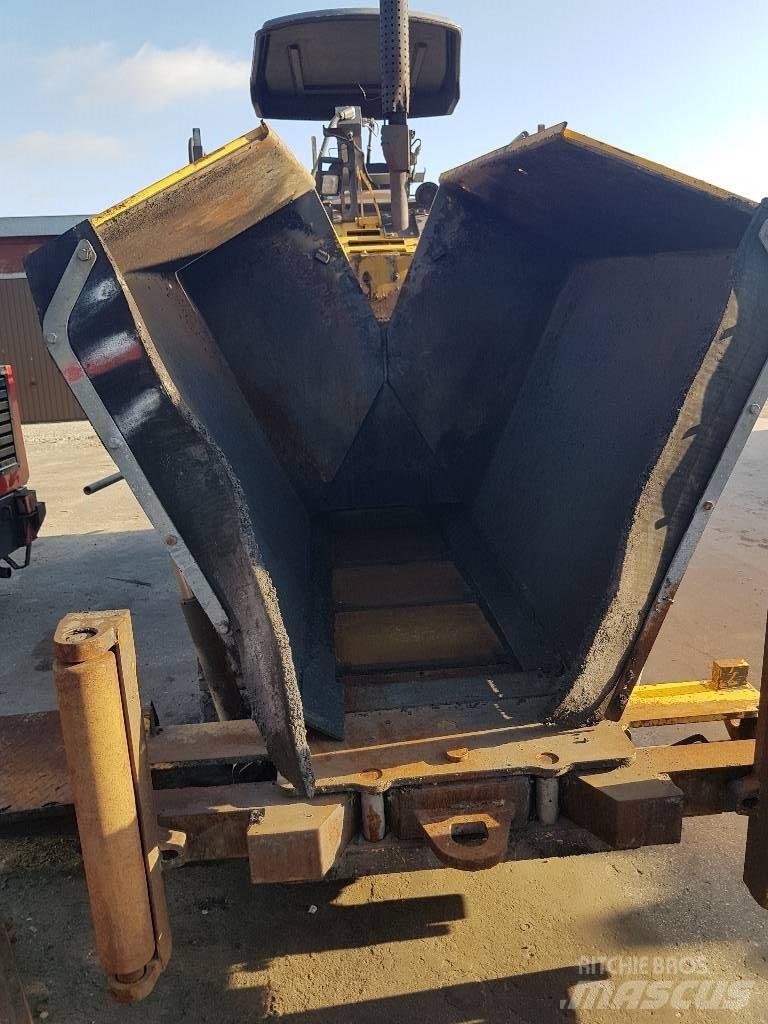 Volvo TITAN 2820 Finisseur