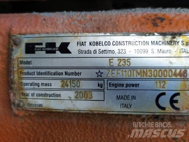 Fiat-Kobelco E 235 Pelle sur chenilles