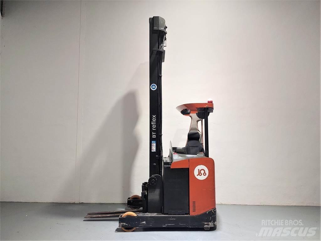 BT RRE 160 Chariot à mât rétractable