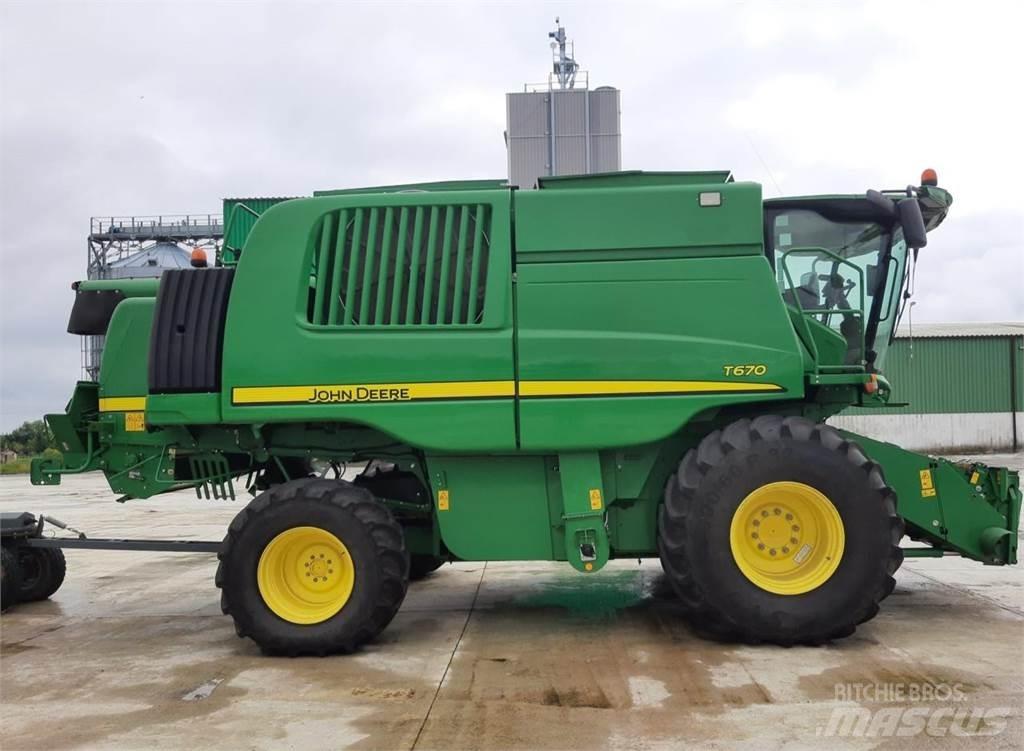 John Deere T670 Moissonneuse batteuse