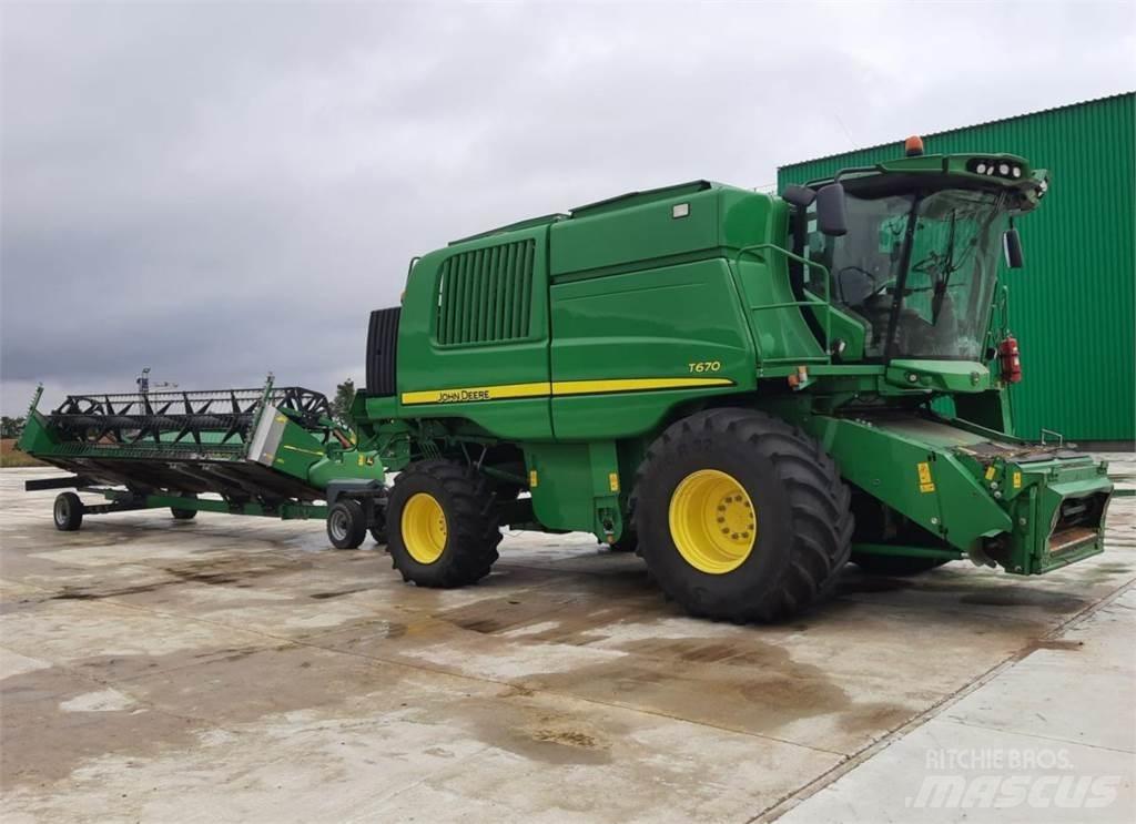 John Deere T670 Moissonneuse batteuse