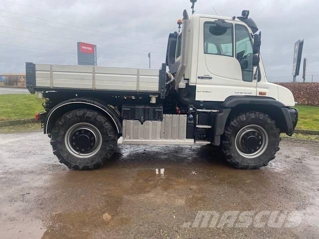 Mercedes-Benz UNIMOG Camion benne