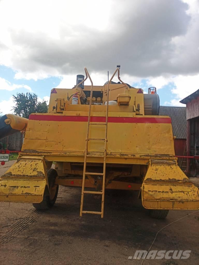 New Holland TF 46 Moissonneuse batteuse