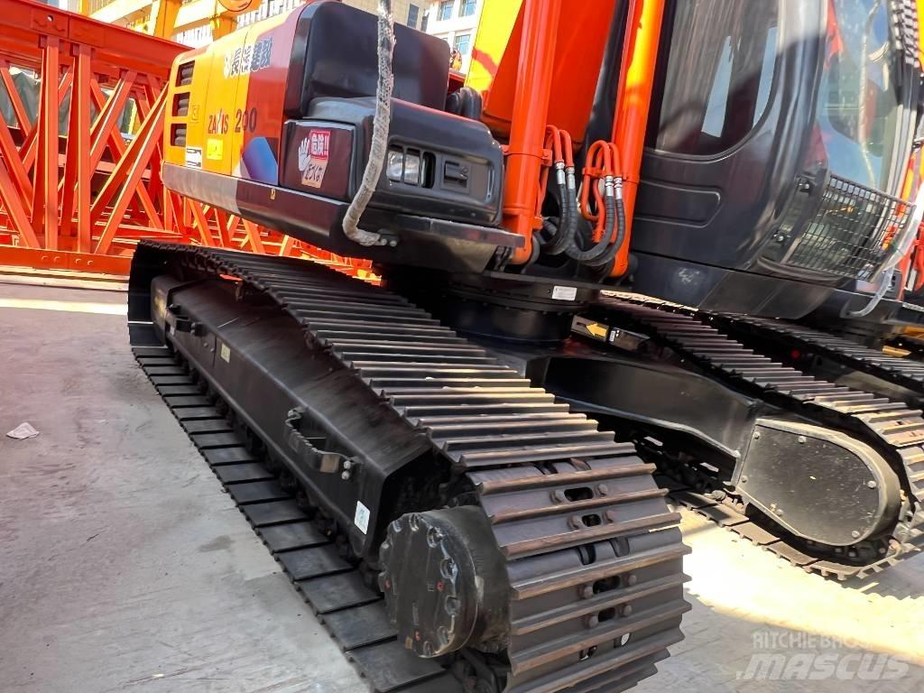 Hitachi ZX200 Pelle sur chenilles