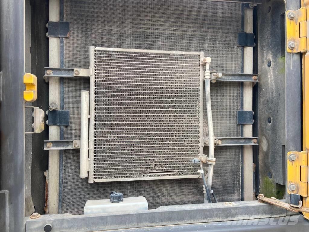 Volvo EC220El Pelle sur chenilles