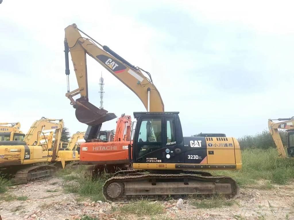 CAT 323D Pelle sur chenilles