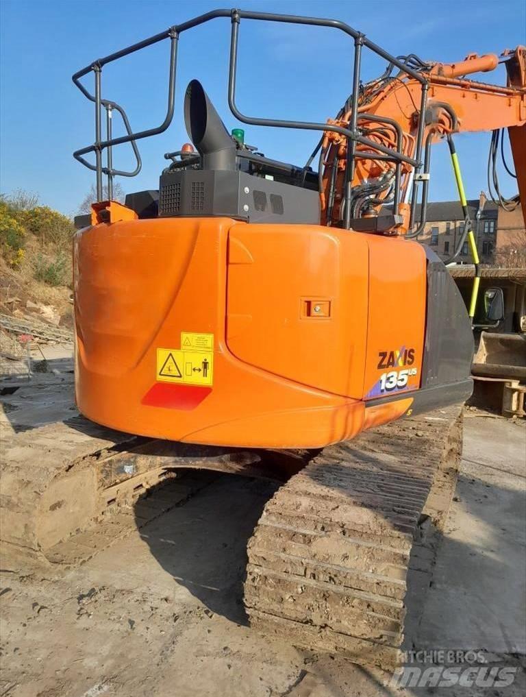 Hitachi ZX 135 US-6 Pelle sur chenilles