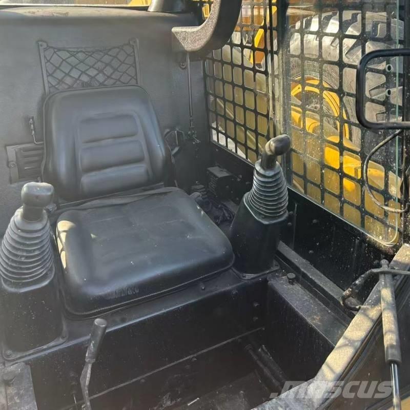 CAT 226 Chargeuse compacte