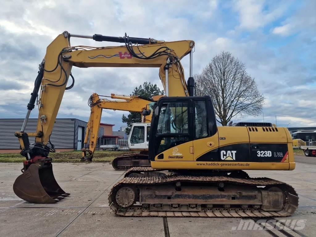CAT 323d Pelle sur chenilles