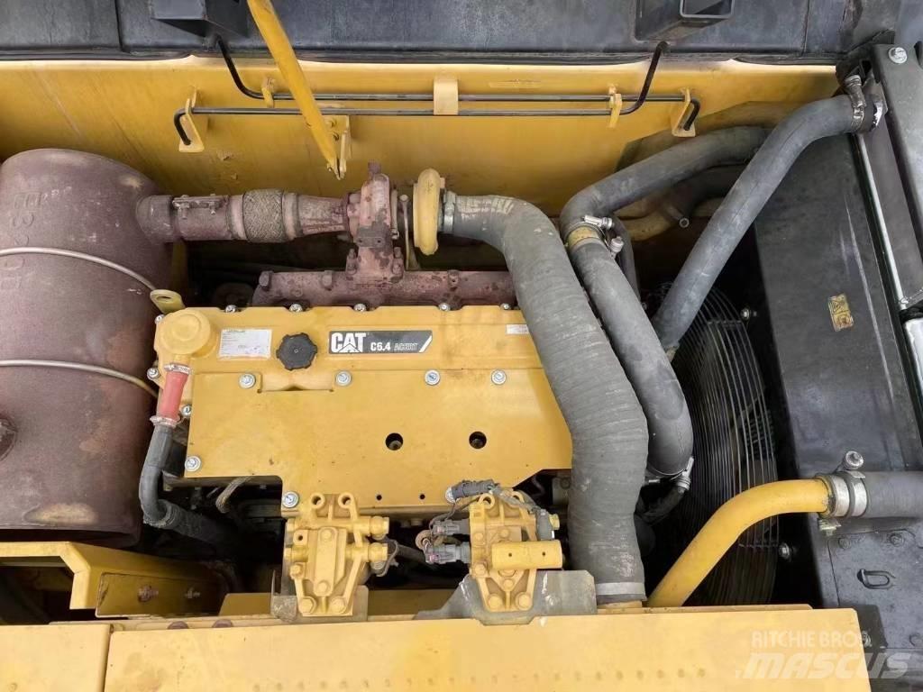 CAT 323 D L Pelle sur chenilles