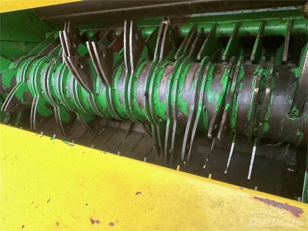 John Deere 575 Presse à balle ronde