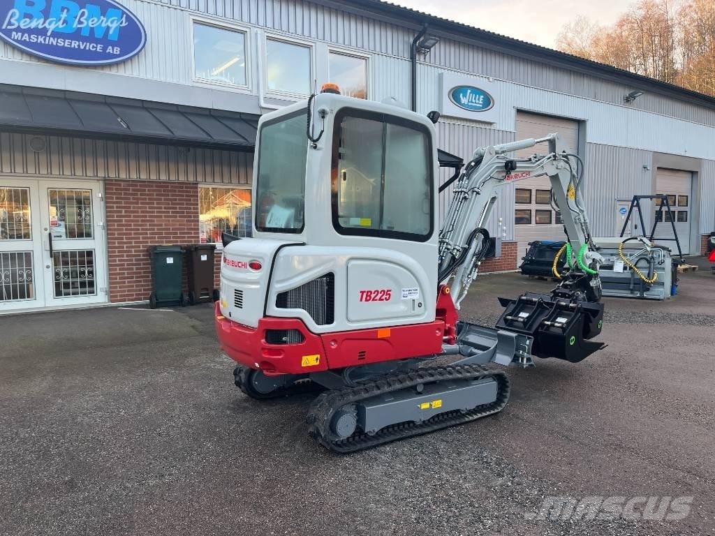 Takeuchi TB 225 Mini pelle < 7t
