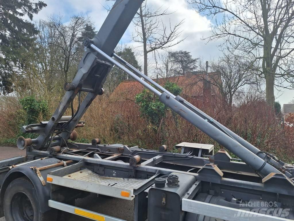 Renault 210 Camion porte container