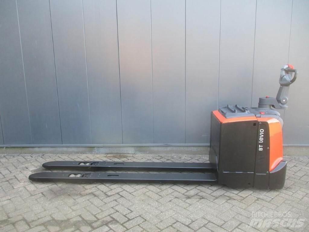 Toyota LPE 250 Transpalette accompagnant