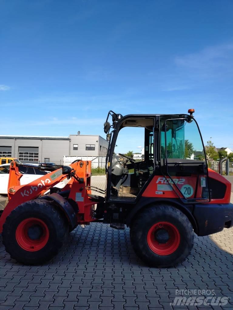 Kubota R 082 Chargeuse sur pneus