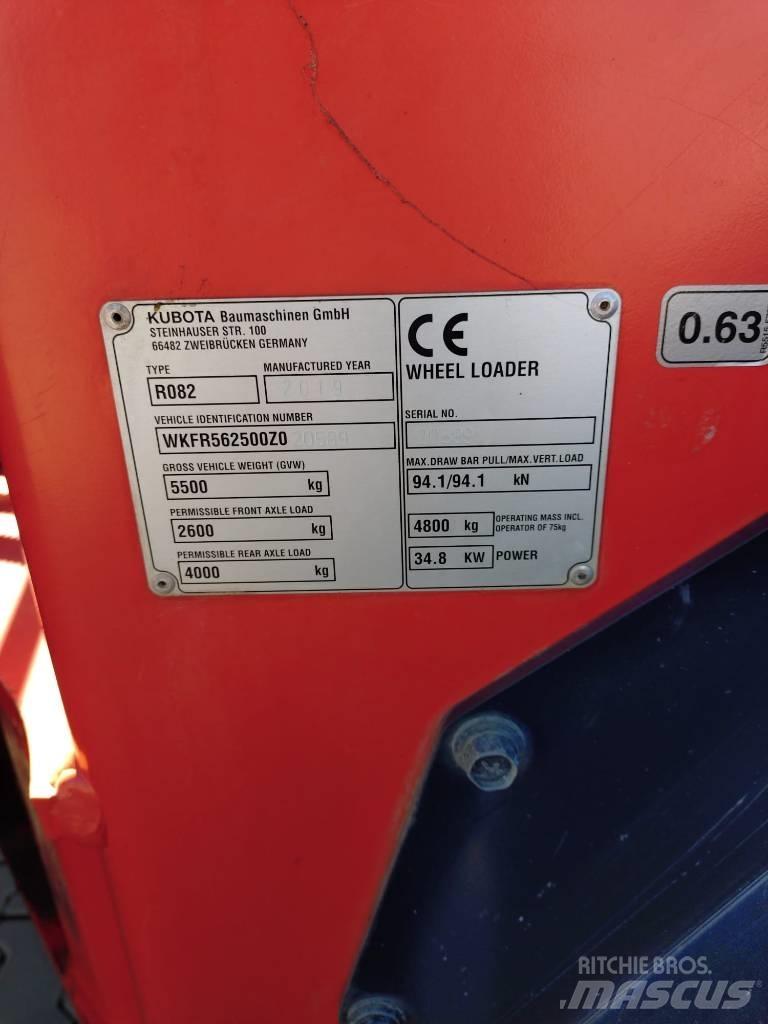 Kubota R 082 Chargeuse sur pneus