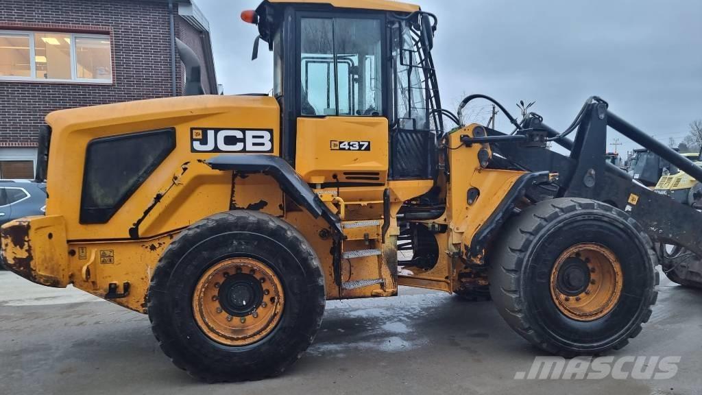 JCB 437 HT Chargeuse sur pneus