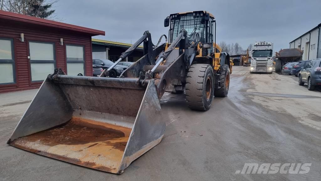 JCB 437 HT Chargeuse sur pneus
