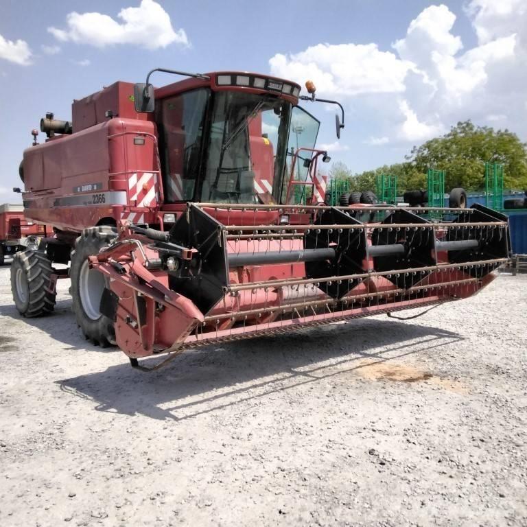 Case IH 2366E Moissonneuse batteuse