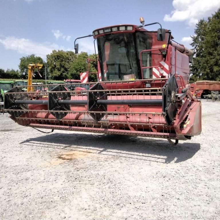 Case IH 2366E Moissonneuse batteuse