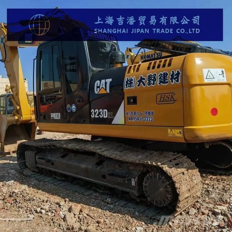 CAT 323 D Pelle sur chenilles