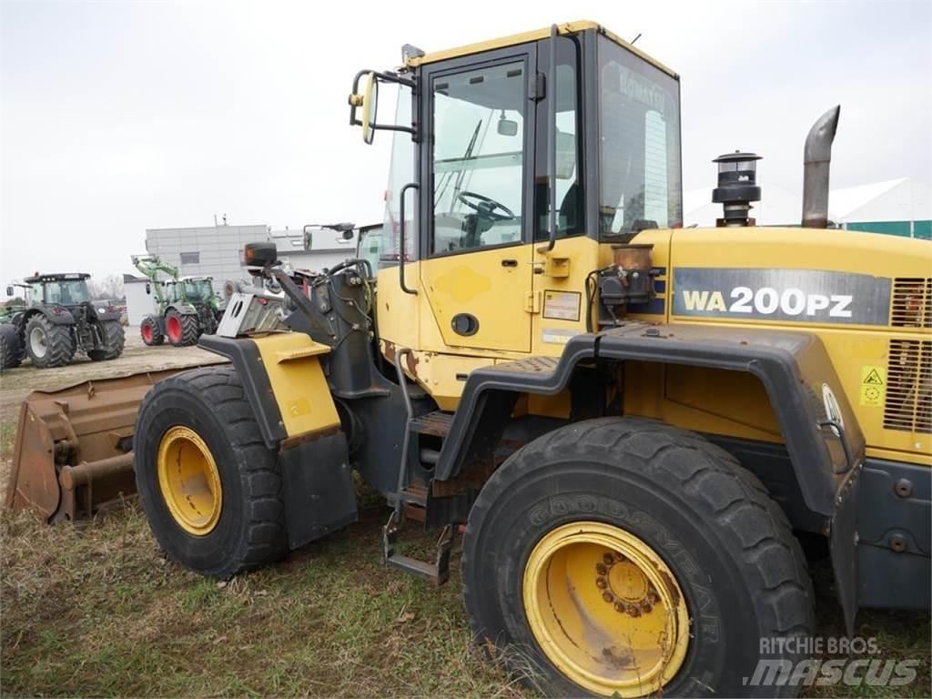 Komatsu WA 200 PZ Chargeuse sur pneus