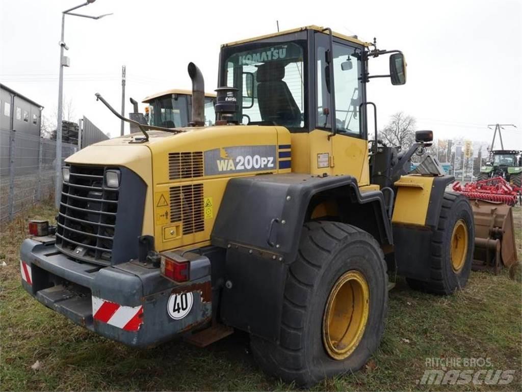 Komatsu WA 200 PZ Chargeuse sur pneus